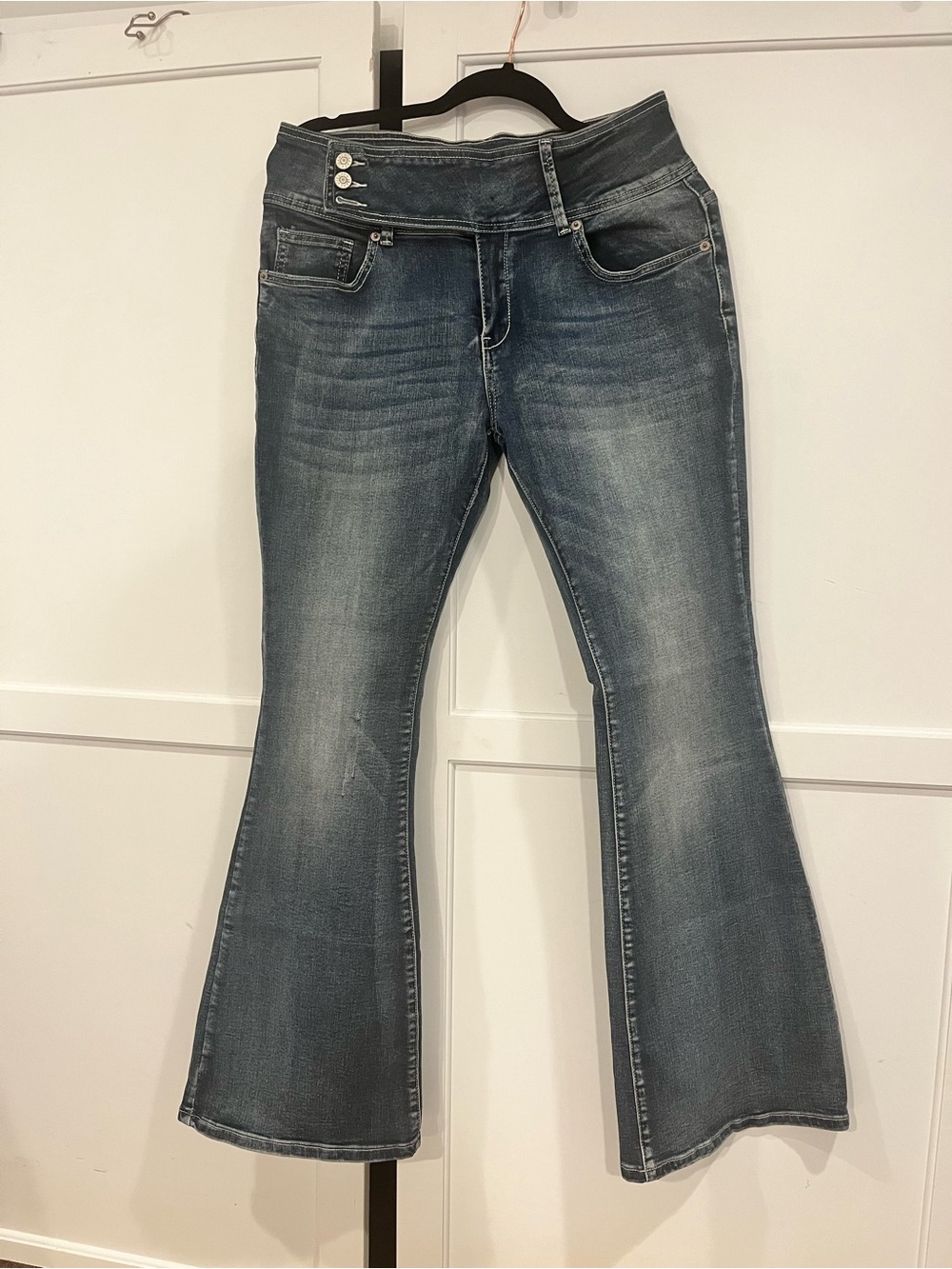 Y2K Flare Jeans Women’s Medium Wash Denim Low Rise Stretch Bell Bottom